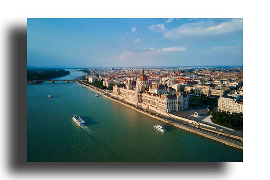 Río Imponente: La Grandeza de la Ciudad a Sus Lados