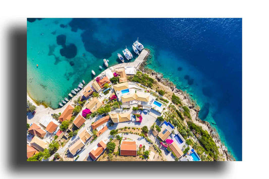 Pueblo Pesquero de Assos junto al Mar Azul Claro