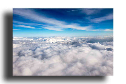 Cielo azul y nubes blancas