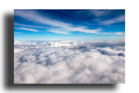Cielo azul y nubes blancas